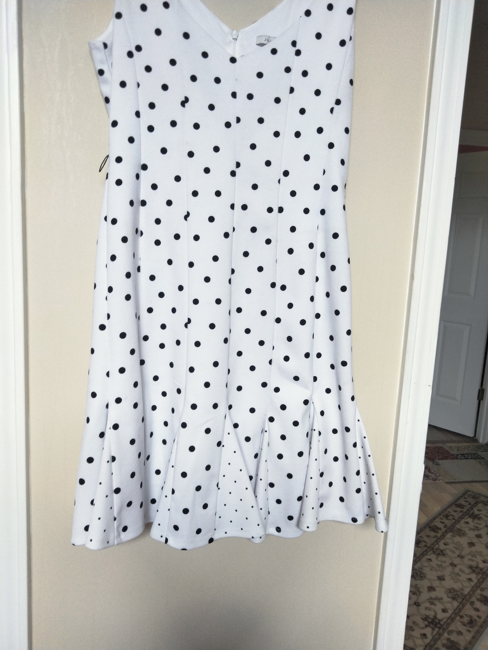 Julia Jordan Fully Lined Dress.